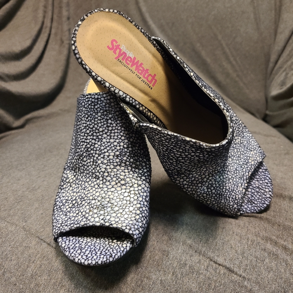 SIZE 7.5 Lucila by Stylewatch mules Black and white with gold flecks